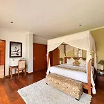 4 Bedroom Tropical Luxury Villa