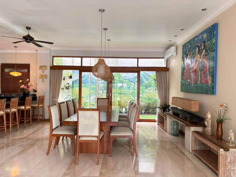 4 Bedroom Tropical Luxury * Seminyak (Bali)
