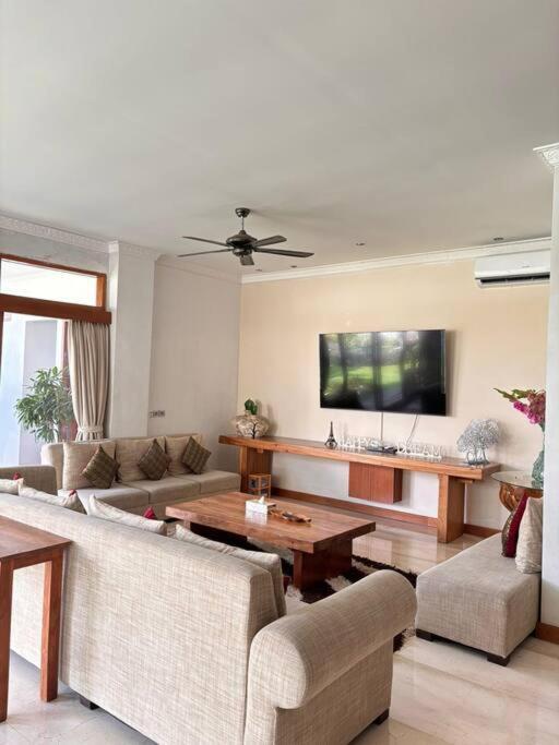 4 Bedroom Tropical Luxury * Seminyak (Bali)