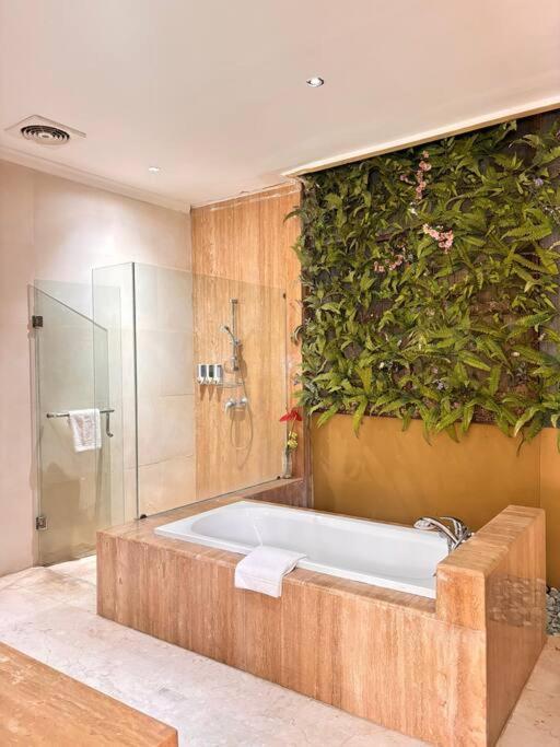 4 Bedroom Tropical Luxury