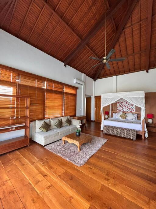 Villa 4 Bedroom Tropical Luxury *