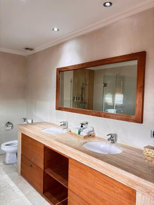 4 Bedroom Tropical Luxury Villa Seminyak (Bali)