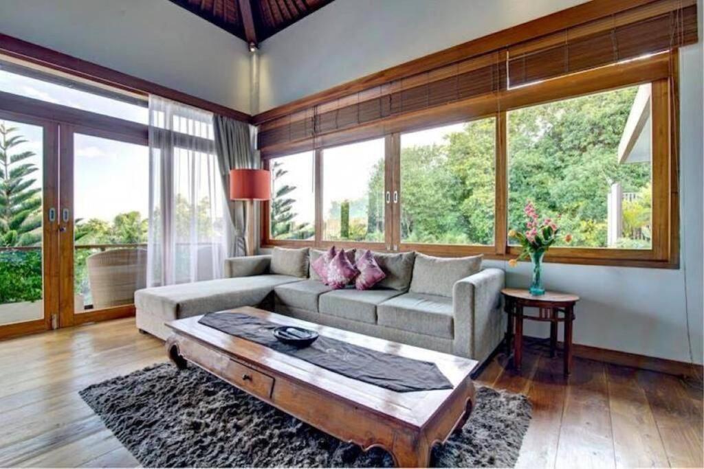 4 Bedroom Tropical Luxury Villa Seminyak (Bali)