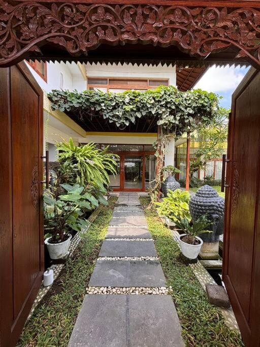 4 Bedroom Tropical Luxury Villa *