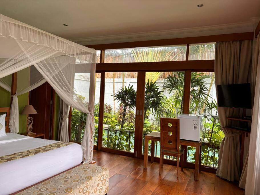 4 Bedroom Tropical Luxury * Seminyak (Bali)